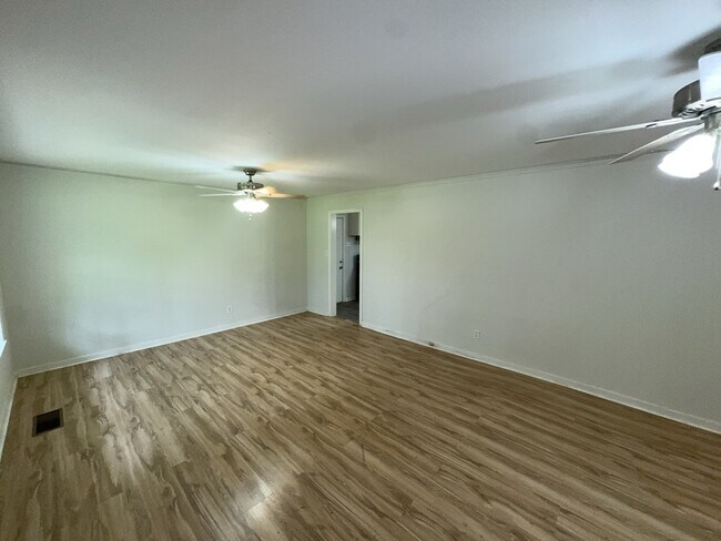 Foto del edificio - 312 Pine Ridge Rd