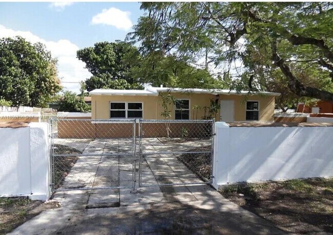 Foto del edificio - 706 NE 4th Ave