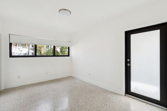 Building Photo - 8020 Crespi Blvd