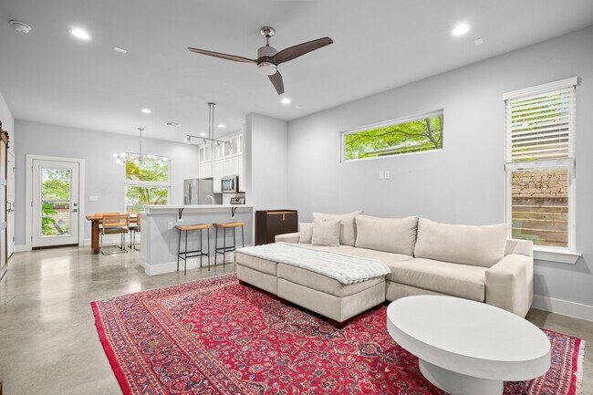 Foto del edificio - 1220 Delano St