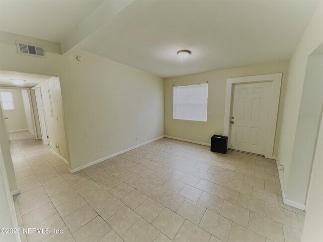 Foto del edificio - 8931 Devonshire Blvd