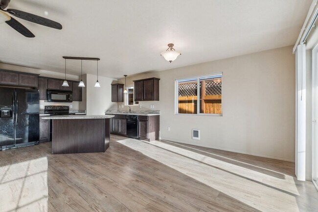 Foto del edificio - Adorable 3 bedroom. 2.5 bathTownhome in Columbia Falls