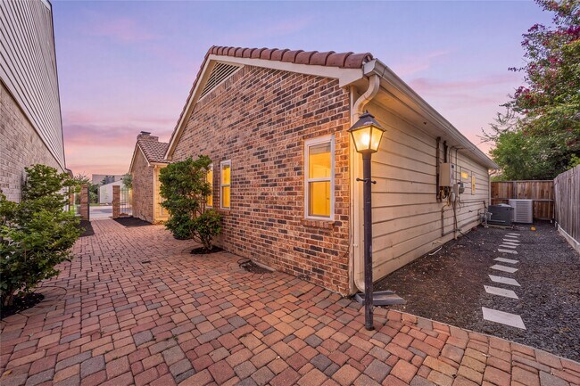 Building Photo - 14122 Langbourne Dr