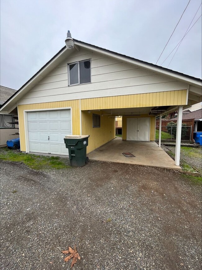 Building Photo - Charming home in Edison District