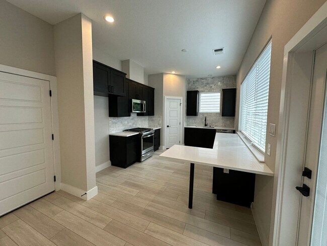 Foto del edificio - LUXURY 3-BEDROOM ALAMO HEIGHTS TOWNHOME