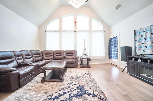 Foto del edificio - 24819 Yellow Spruce Cir