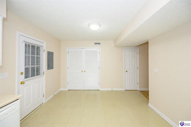 Foto del edificio - 130 Skyline Dr