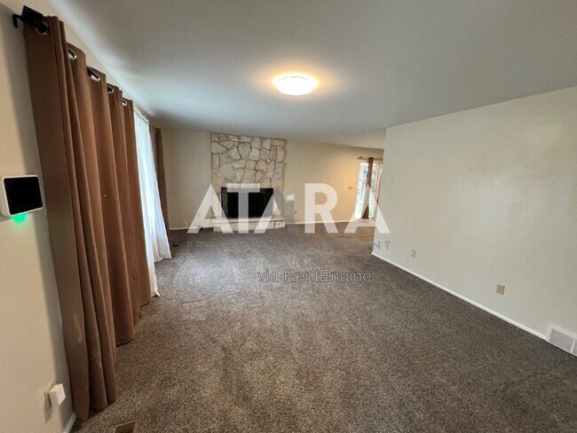 Building Photo - 1374 Marinwood Ave