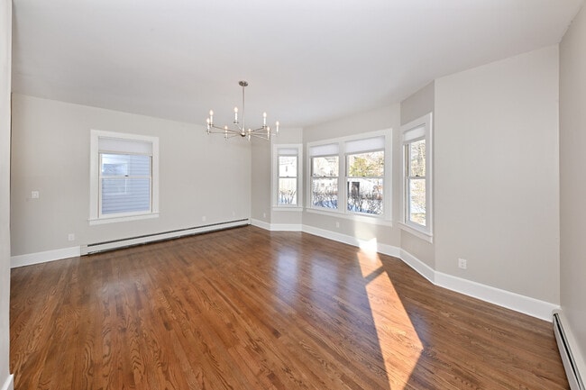 Building Photo - 62 Elm St