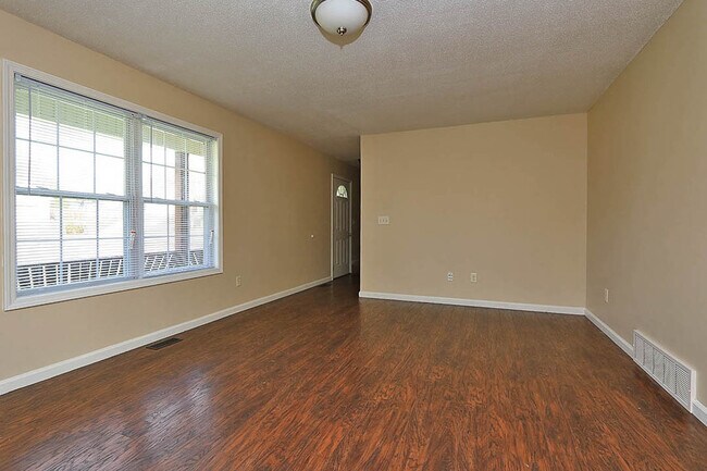 Foto del edificio - 4 Bedroom House Close to Campus