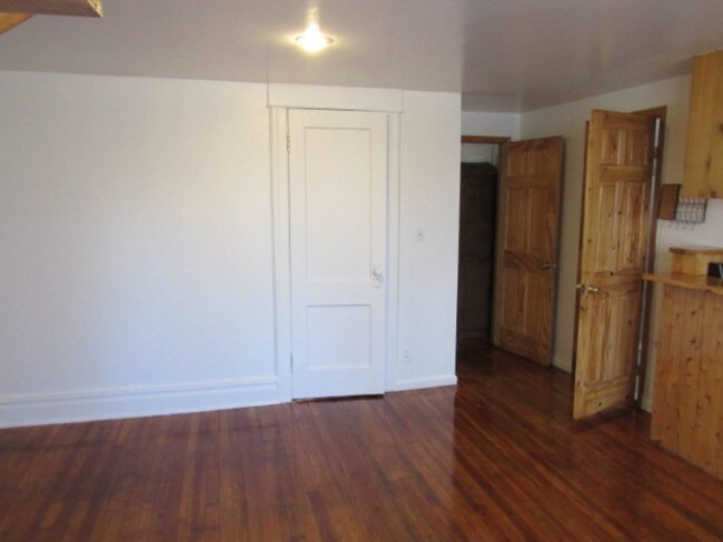 Building Photo - 2615 Sedgwick Ave