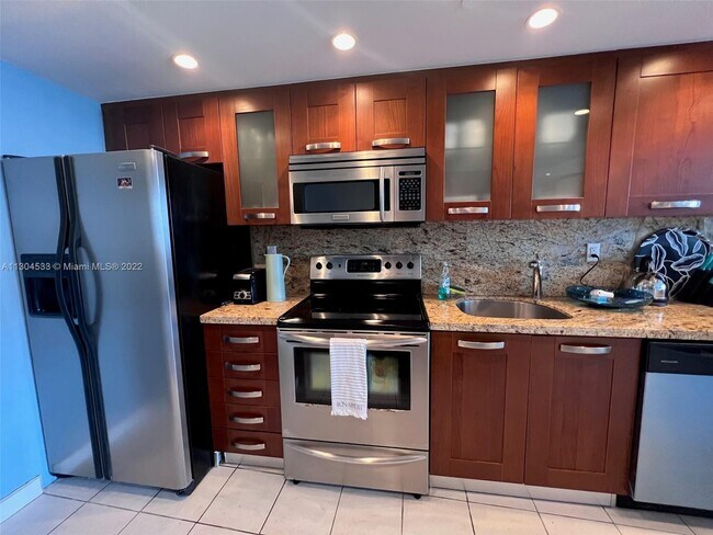 Foto del edificio - 100 Lincoln Rd