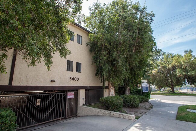 Foto del edificio - 5400 Morella Ave