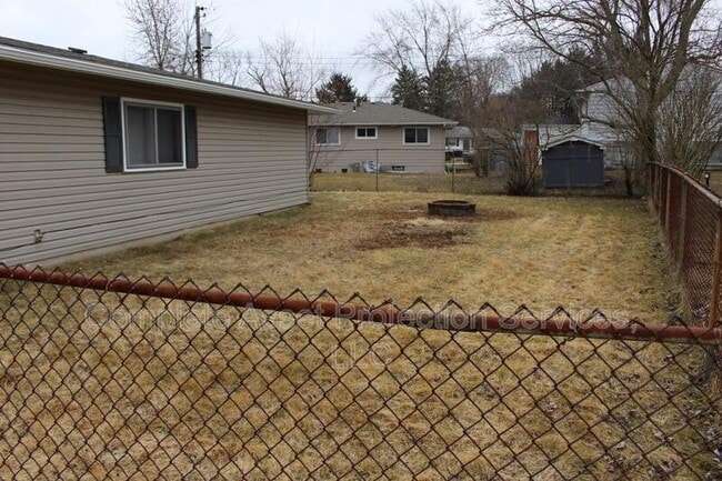 Building Photo - 7019 Van Buren Ln