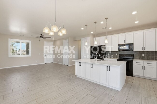 Building Photo - Modern Single-Level Home with Designer Finishes & Open Concept Living