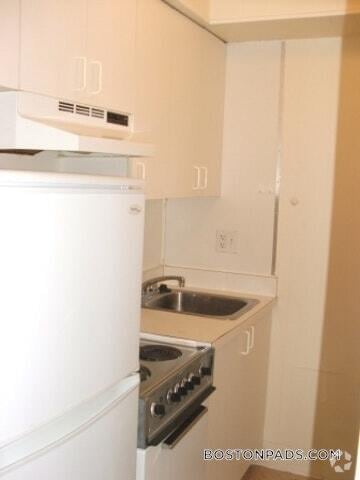 Building Photo - 62 Boylston St