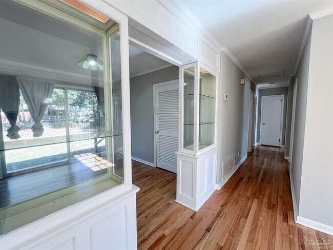 Foto del edificio - 3730 Forest Glen Dr