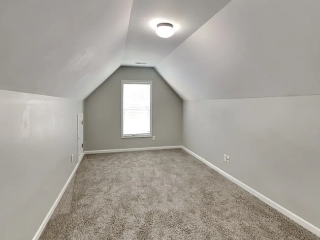 Foto del edificio - 229 Haywood Ln