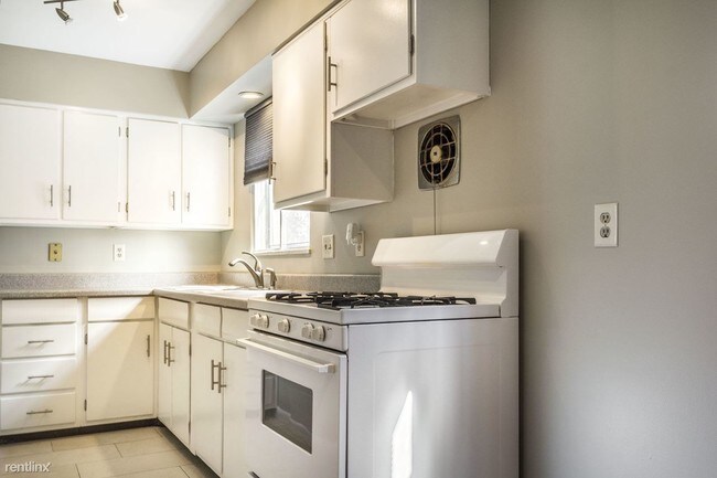 Building Photo - 1 br, 1 bath  - 1559 King Ave Apt A