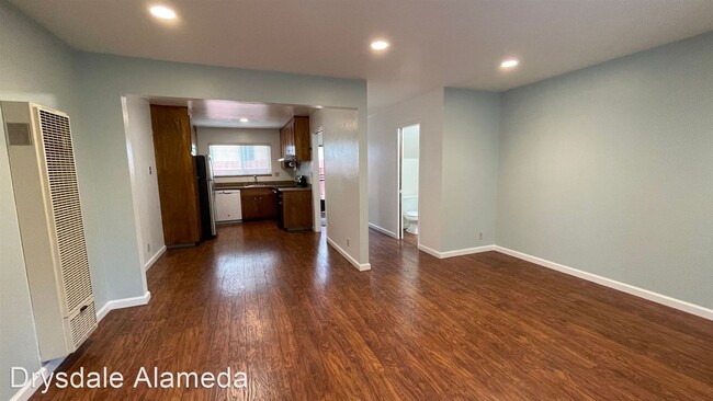Building Photo - 2 br, 1.5 bath House - 2013 Alameda Ave #B...