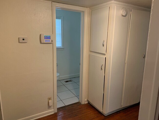 Building Photo - 1642 Sharkey St