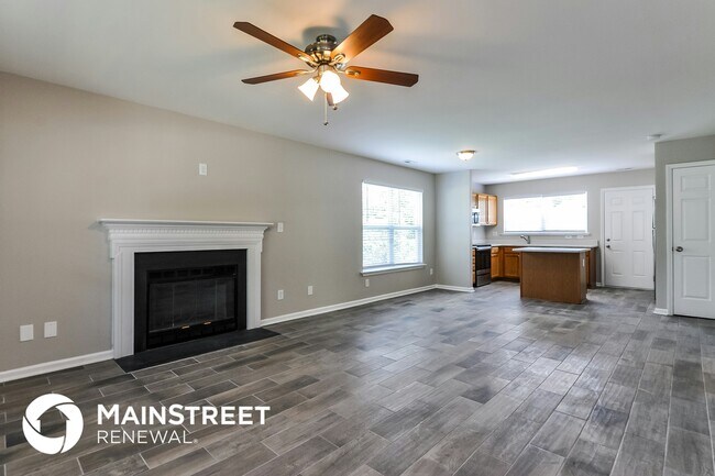 Building Photo - 3328 Deering Dr