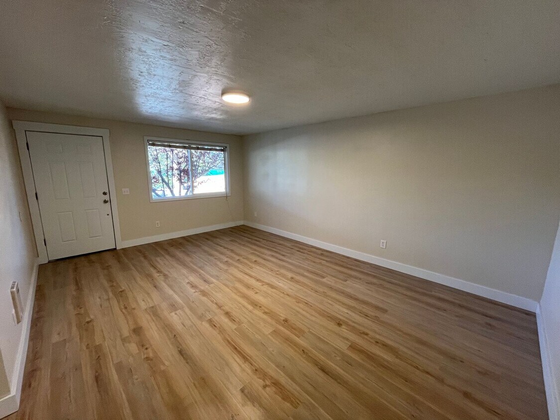Foto principal - Single Level Duplex Just off Wilson