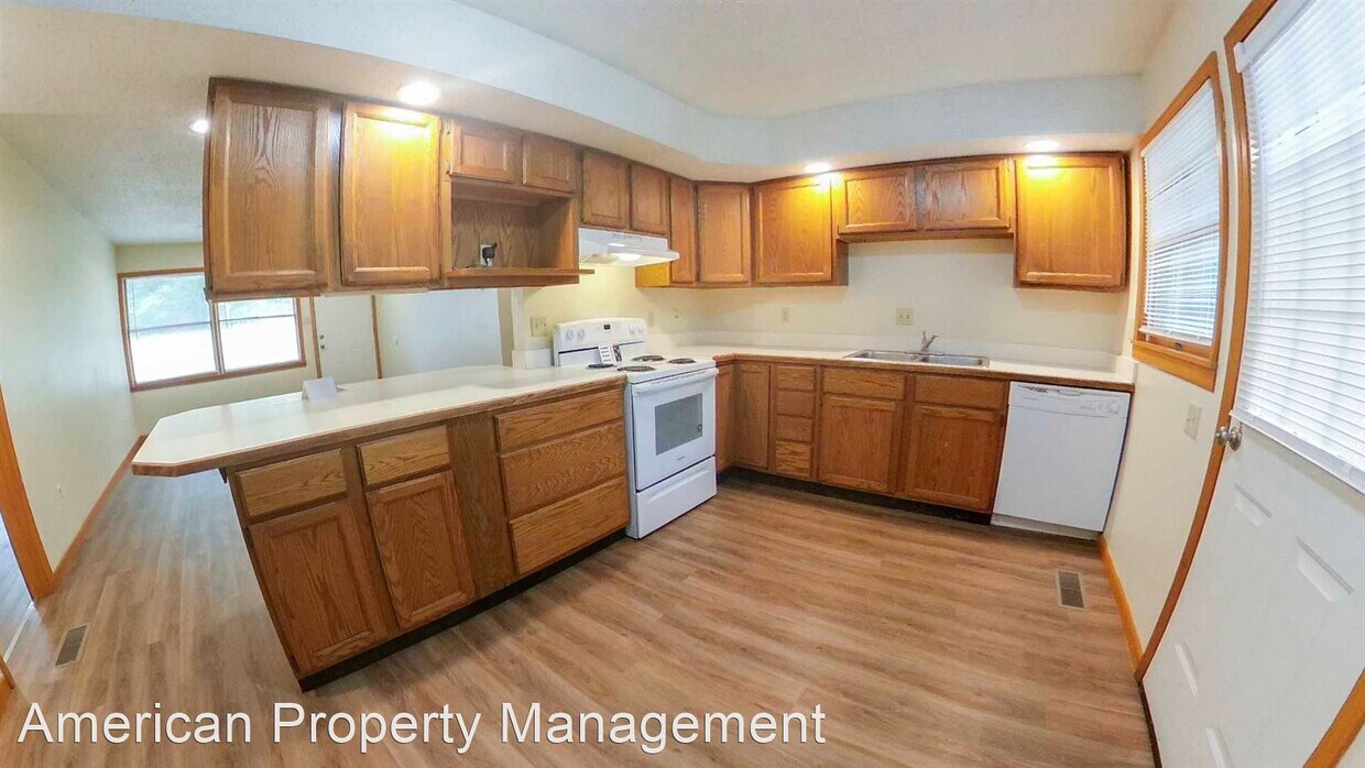 Primary Photo - 4 br, 2 bath House - 2042 College Heights Rd