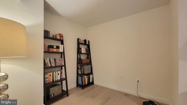 Foto del edificio - 2451 Midtown Ave