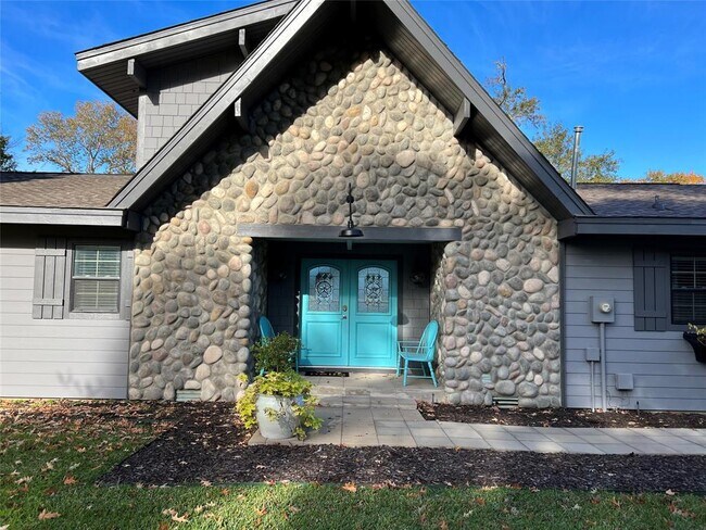 Building Photo - 146 Amelia Ln