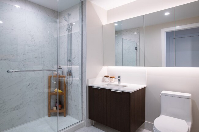 Building Photo - 102 W Hill St