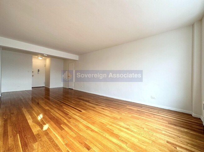 Foto del edificio - 3555 Oxford Avenue