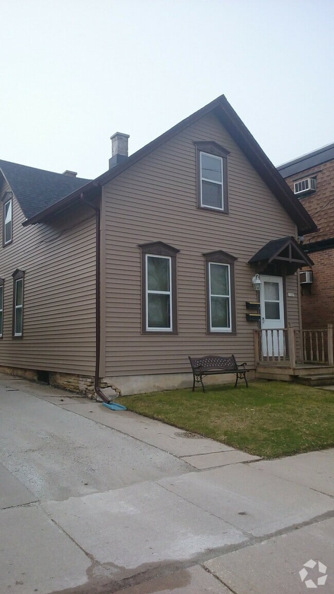 Building Photo - 1107 Marshall St
