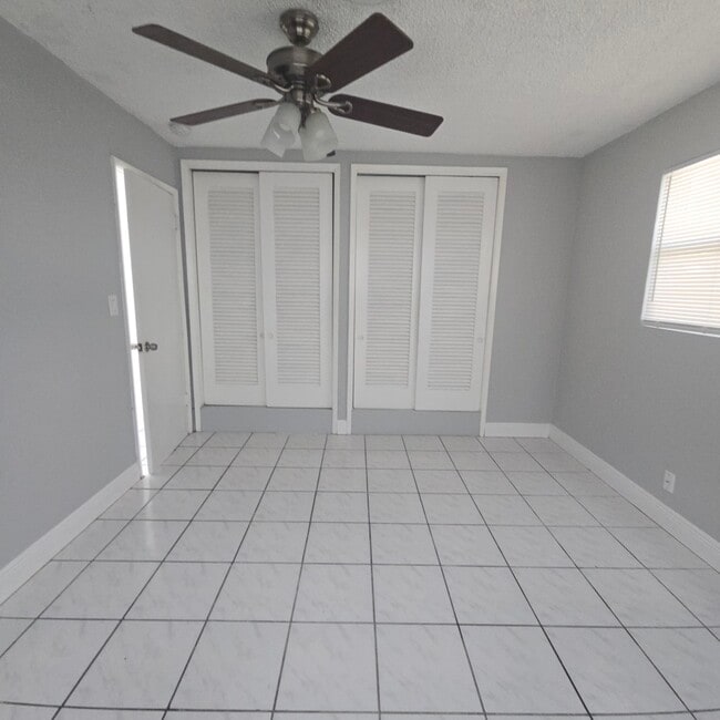 bedroom - 5921 NE 18th Ave