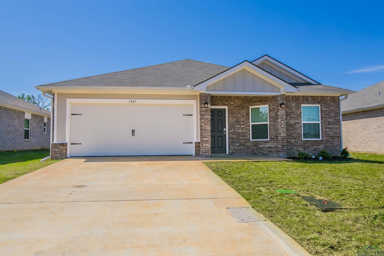 1427 Monterey Dr, Longview, TX 75601 House Rental in Longview, TX
