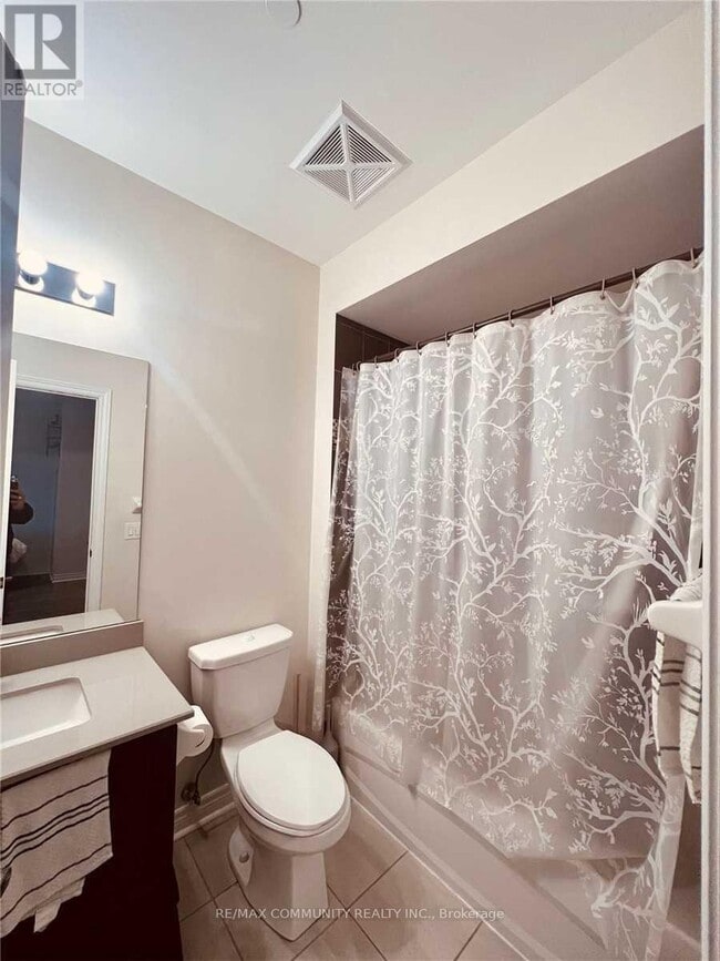 Photo du bâtiment - 7325 Markham Rd