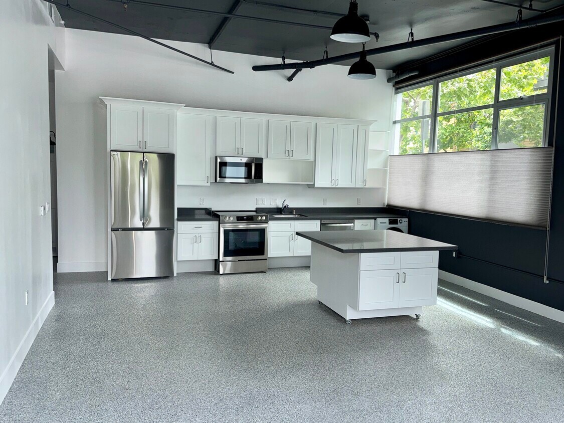 Foto principal - 3960 Adeline St