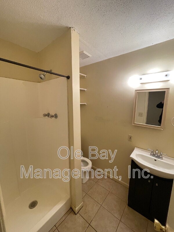 Foto del edificio - 400 Hall Ave