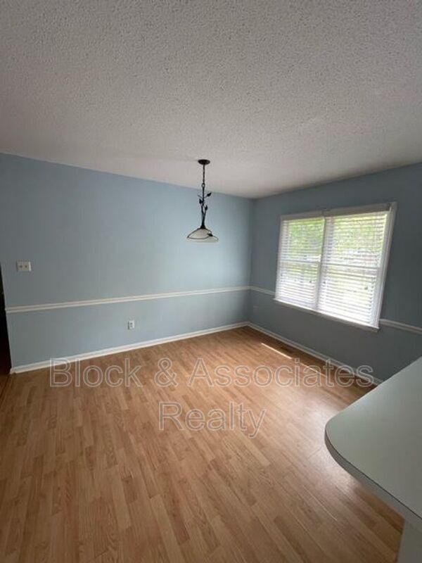 Building Photo - 8 Bradsher Ct