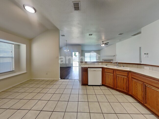 Building Photo - 931 Wood Brook Dr