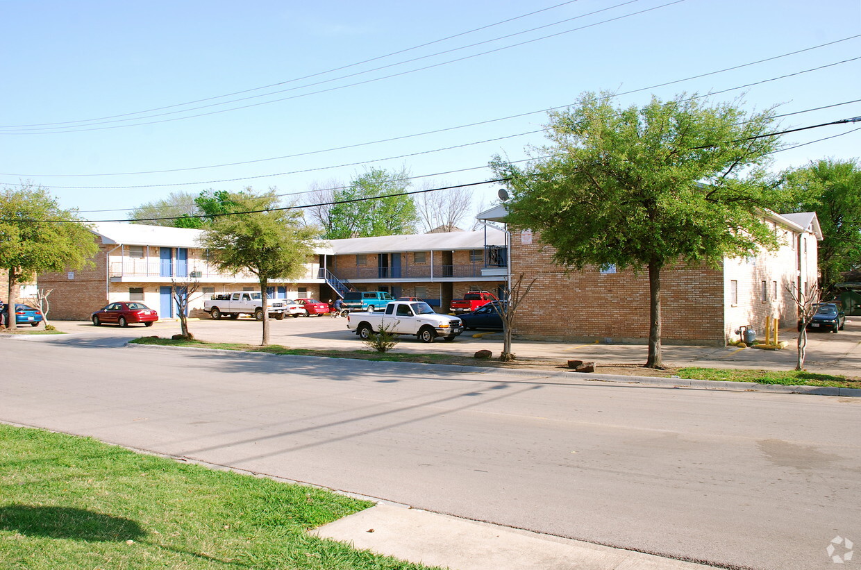 Building Photo - Campus Walk Apartments