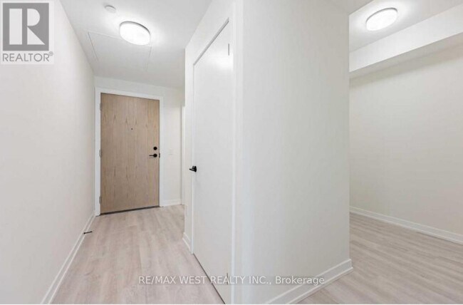 Photo du bâtiment - 2300 St Clair Ave W