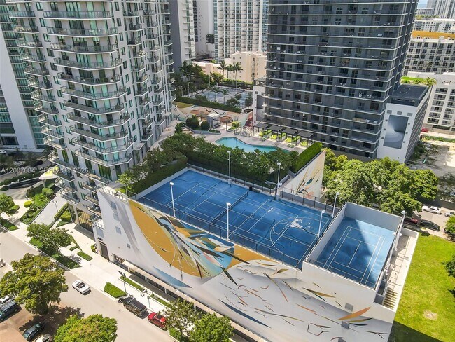 Foto del edificio - 501 NE 31st St