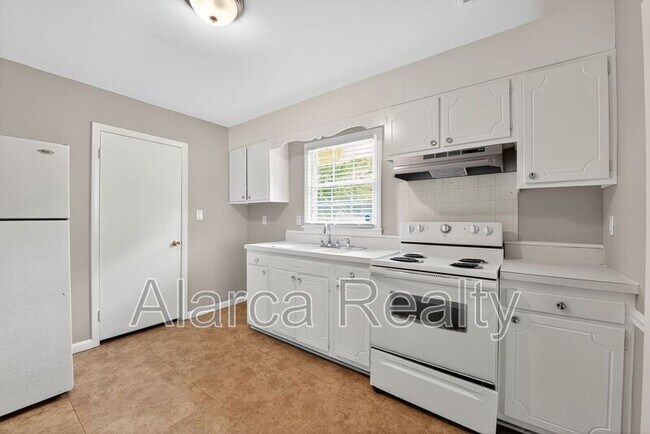 Foto del edificio - 4713 Plaza Rd