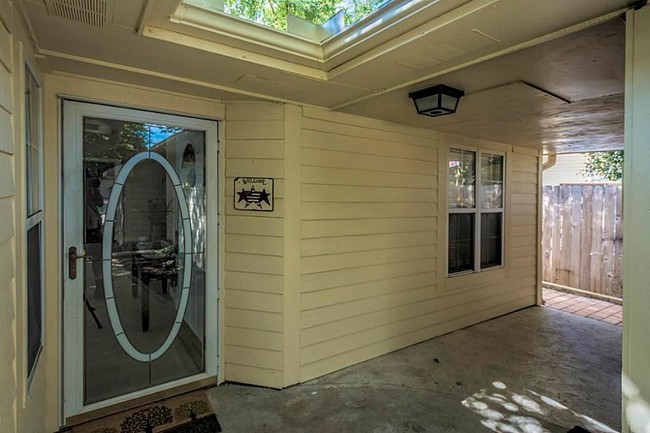 Building Photo - 20307 Linden Tree Dr