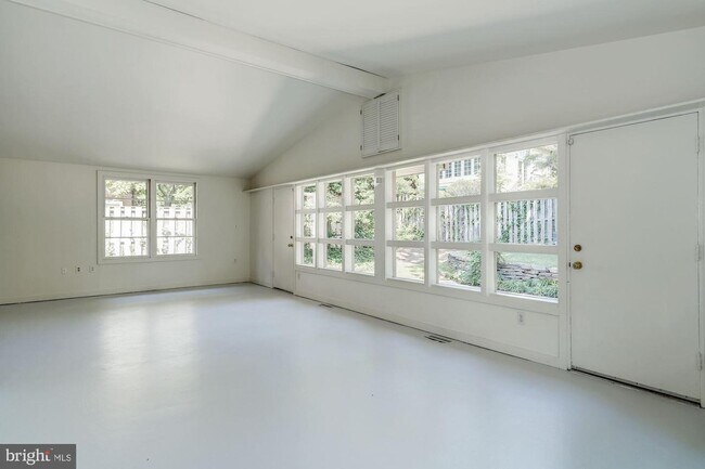 Foto del edificio - 3203 Cathedral Ave NW