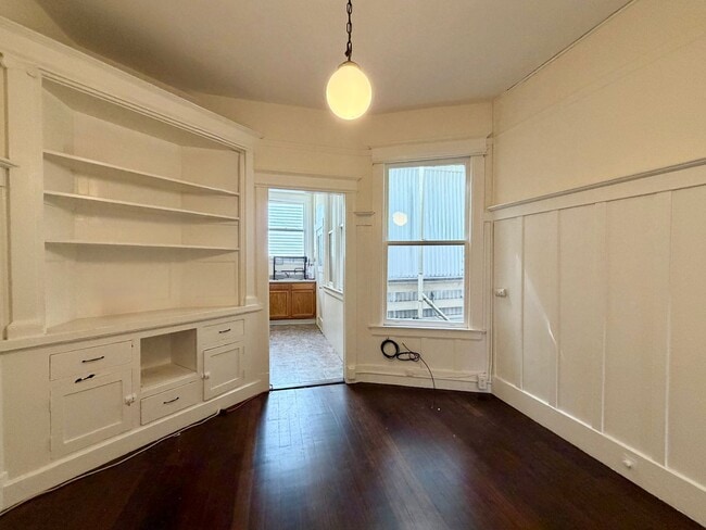Building Photo - 225 9th St
