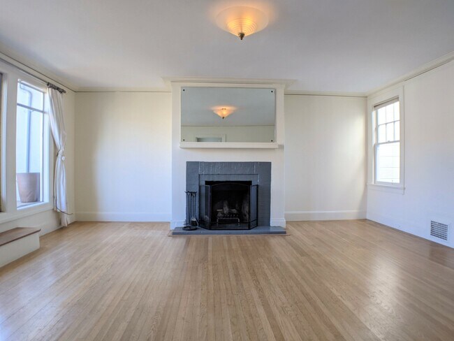 Foto del edificio - 2128 Bay St