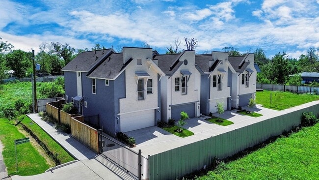 Photo - 1049 Glenn Ave House