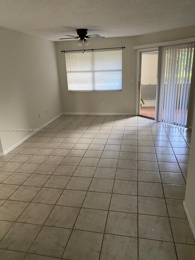 Foto del edificio - 2261 SE 27th Dr